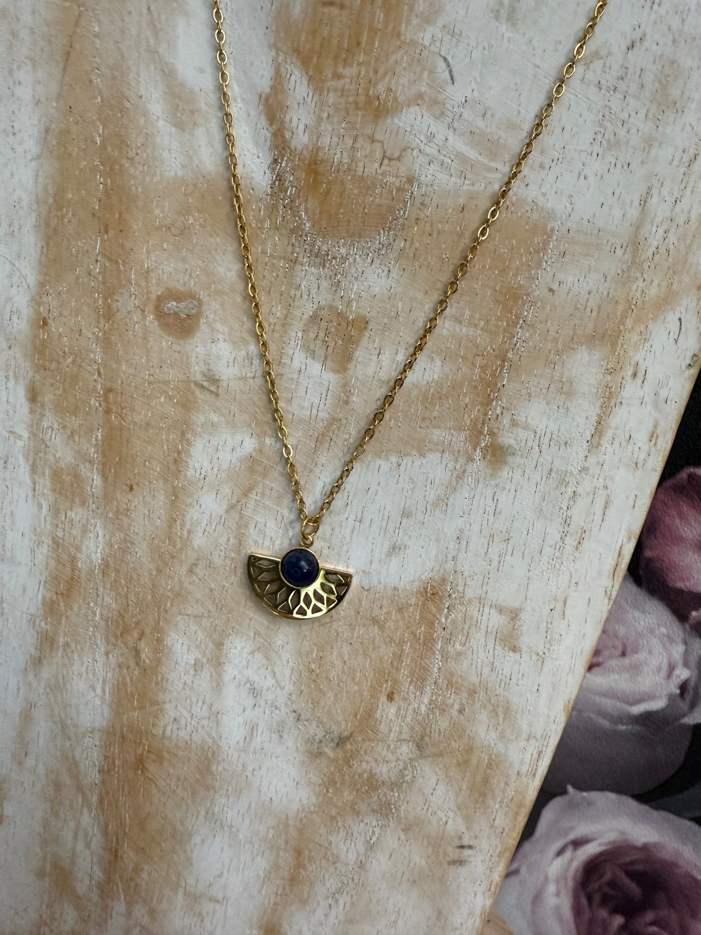 Collier doré lapis lazuli