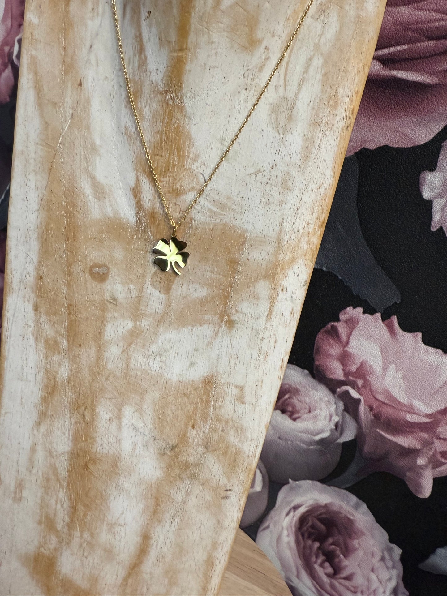 Collier trèfle doré