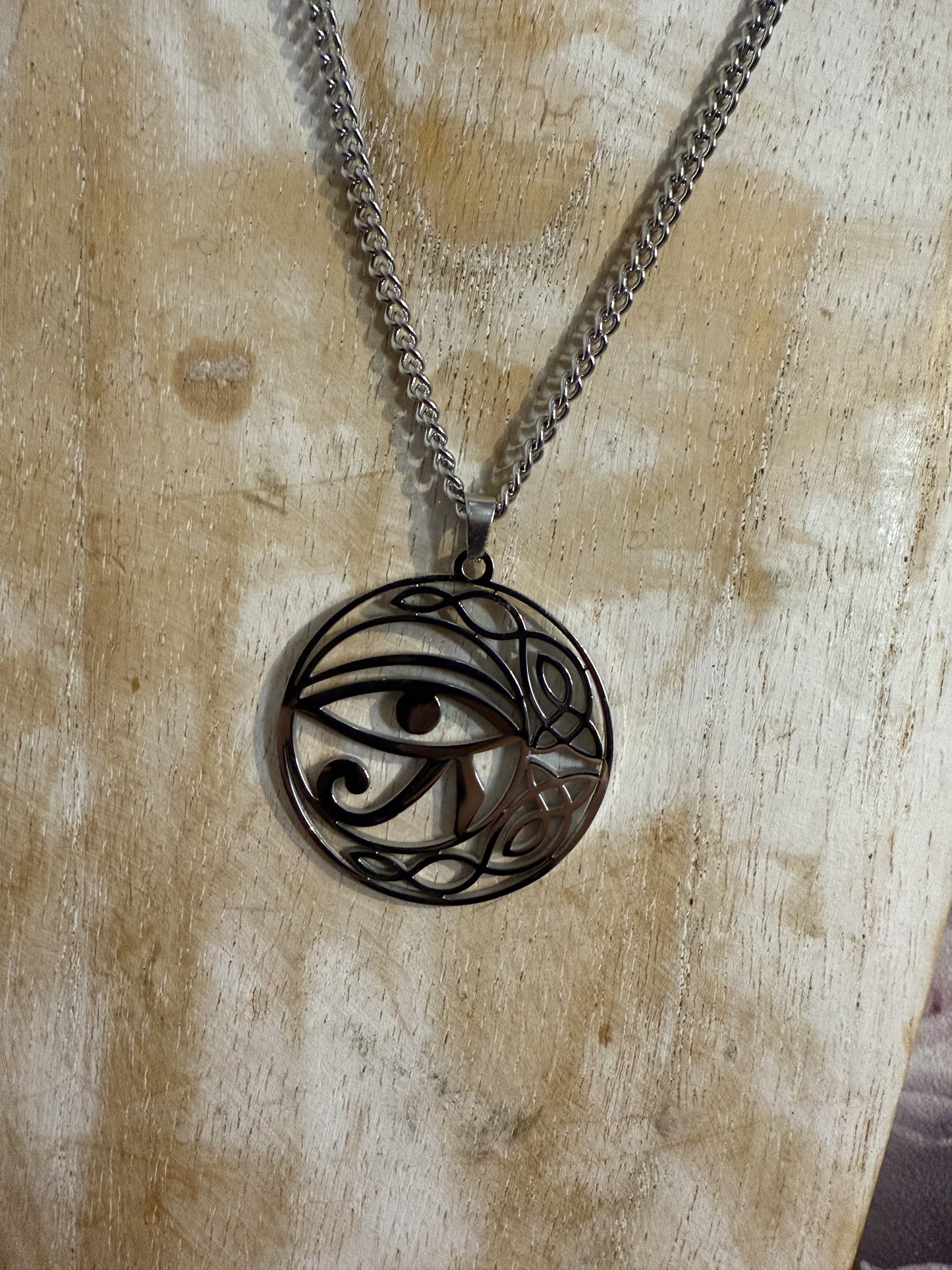 Collier oeil d’horus rond