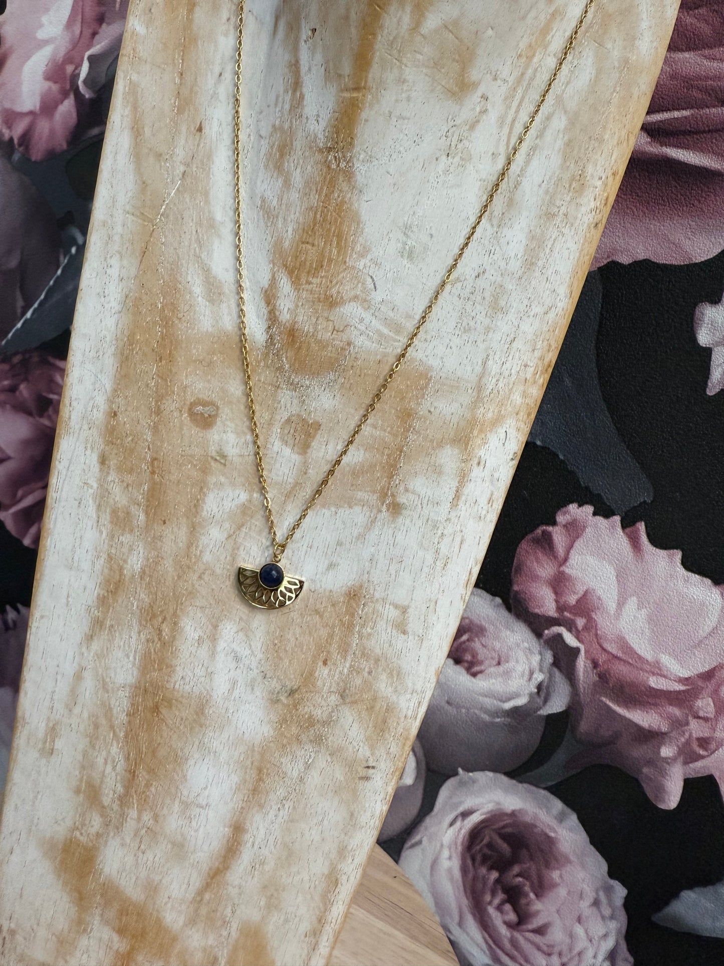 Collier doré lapis lazuli