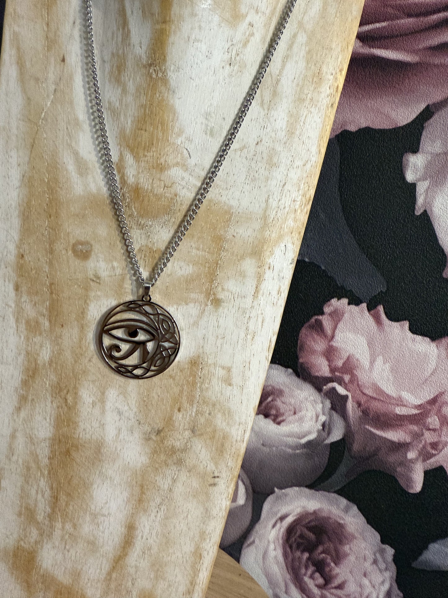 Collier oeil d’horus rond