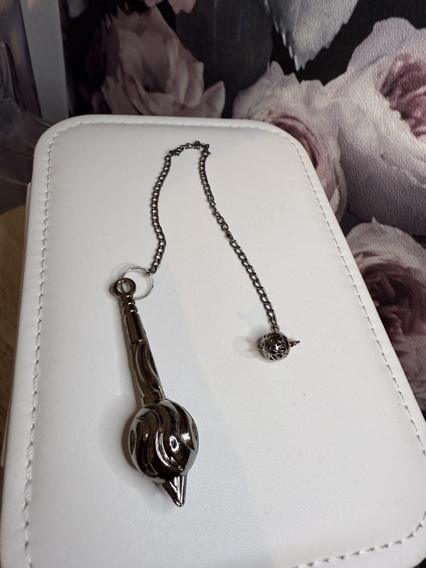 Pendule Isis métal noir